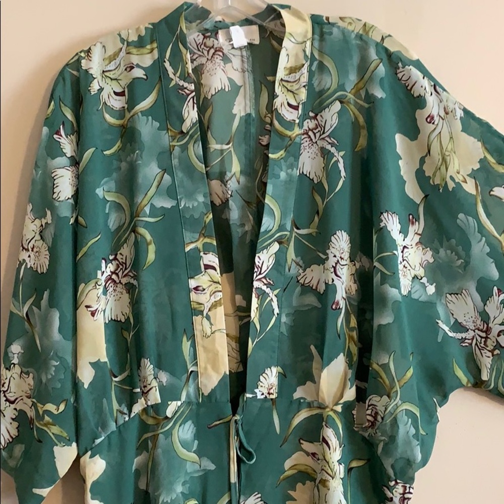 New Floral kimono - Picture 2 of 5